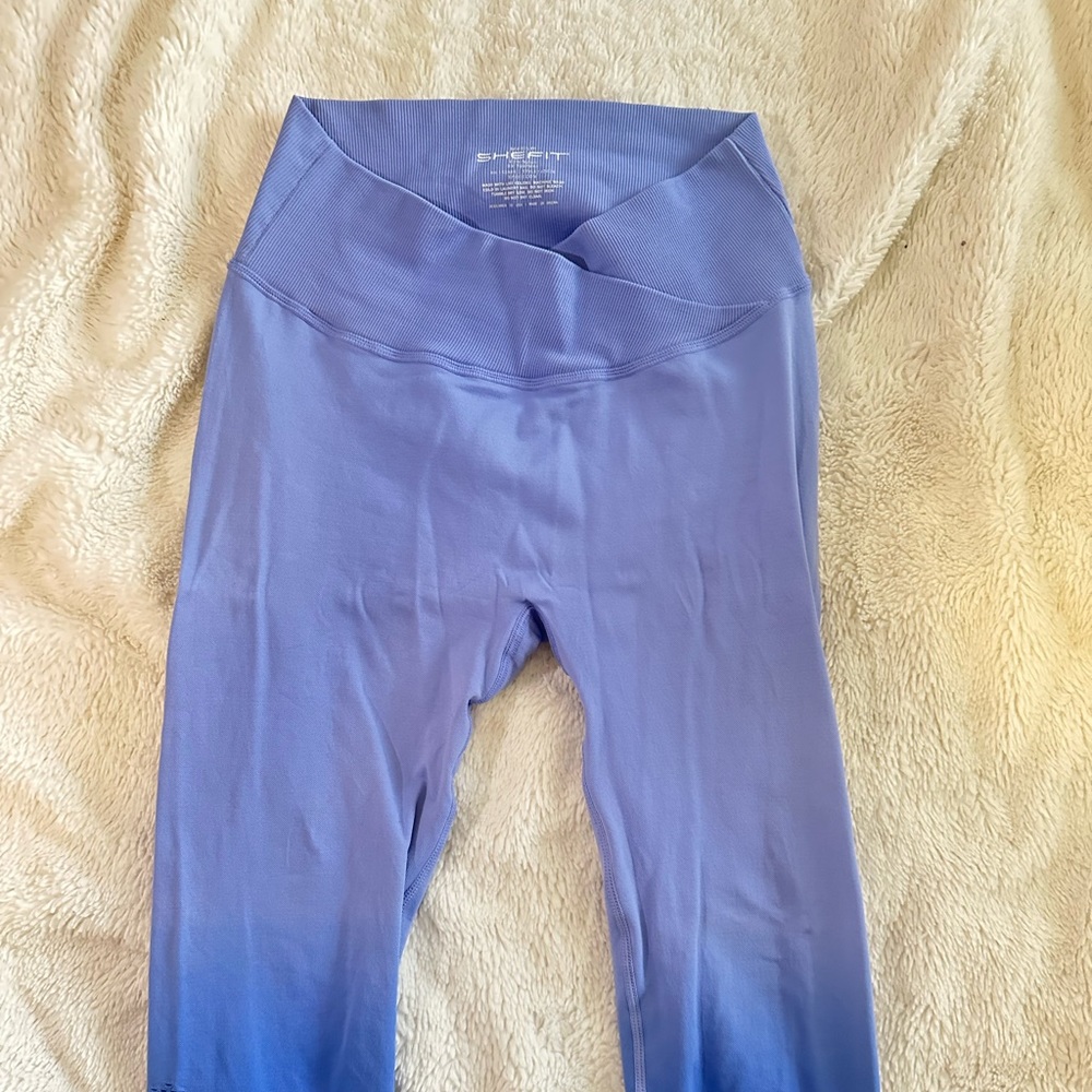 A ombré blue Shefit leggings